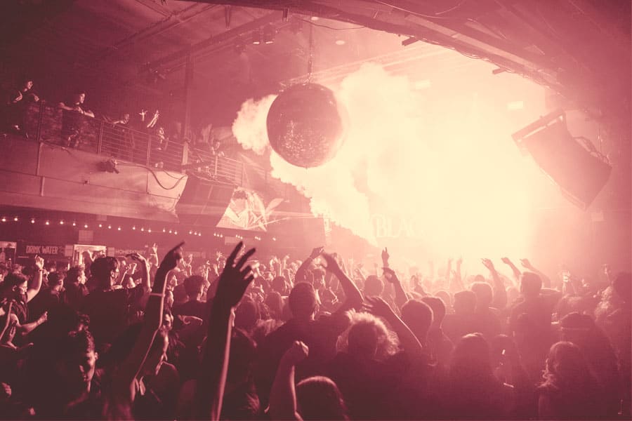 Dancefloor lights and atmosphere